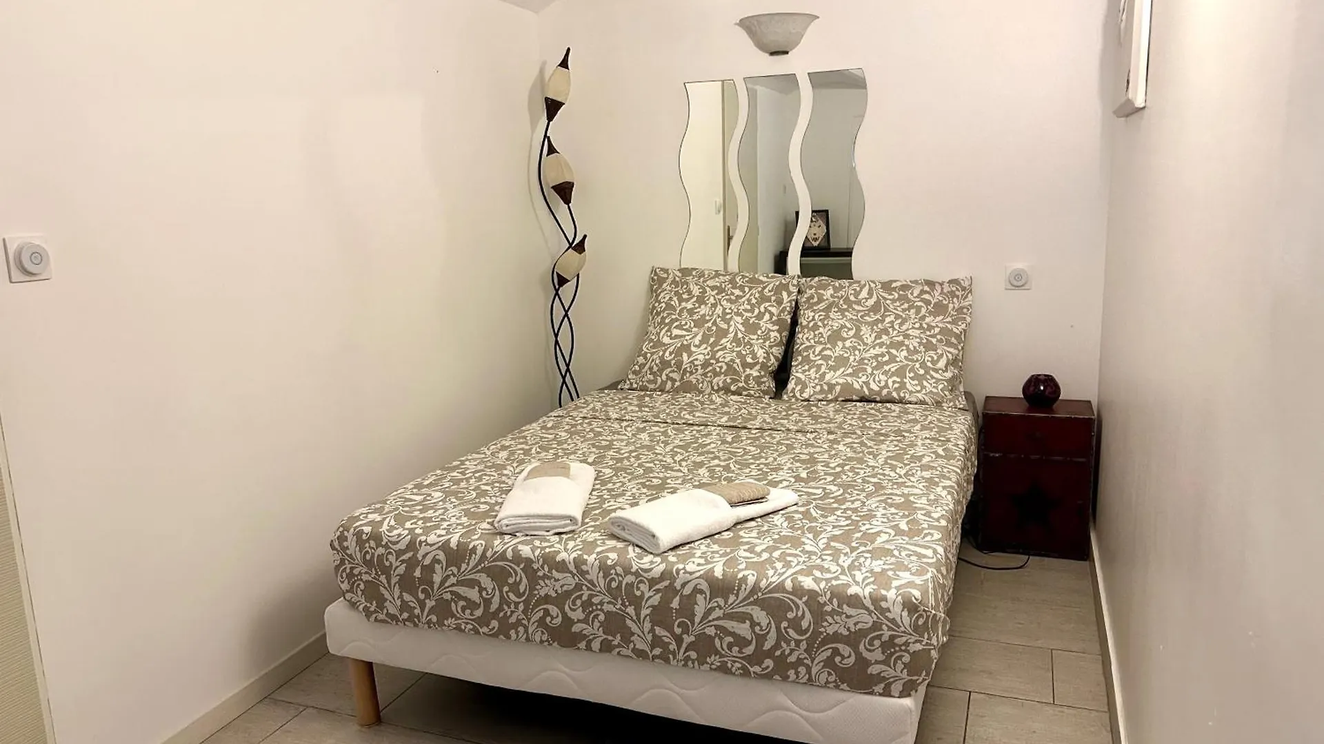 Casa Terra Rossa Le Confort Creatif Au Coeur De Marseille 0*,  Frankrig